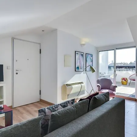 Clean Design & Terrace Apt For 4 In Trendy Estrela Lisboa