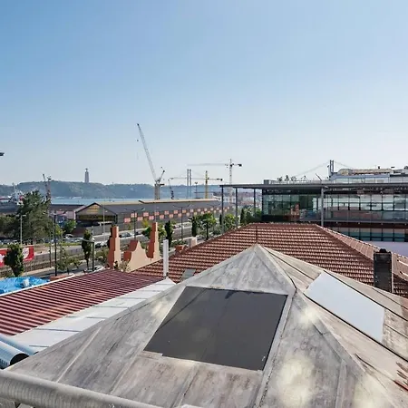Clean Design & Terrace Apt For 4 In Trendy Estrela Apartmán *