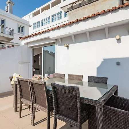Clean Design & Terrace Apt For 4 In Trendy Estrela